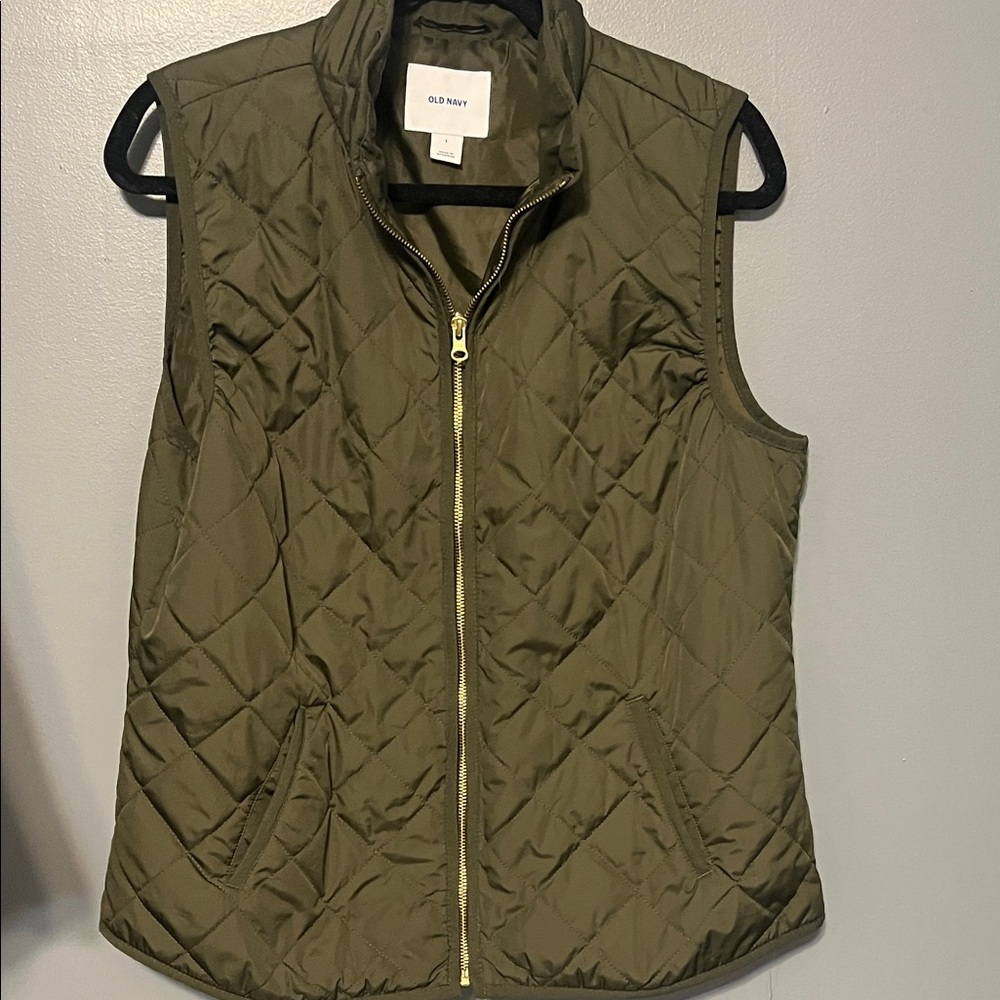 Old Navy Women's Green Quilted Vest